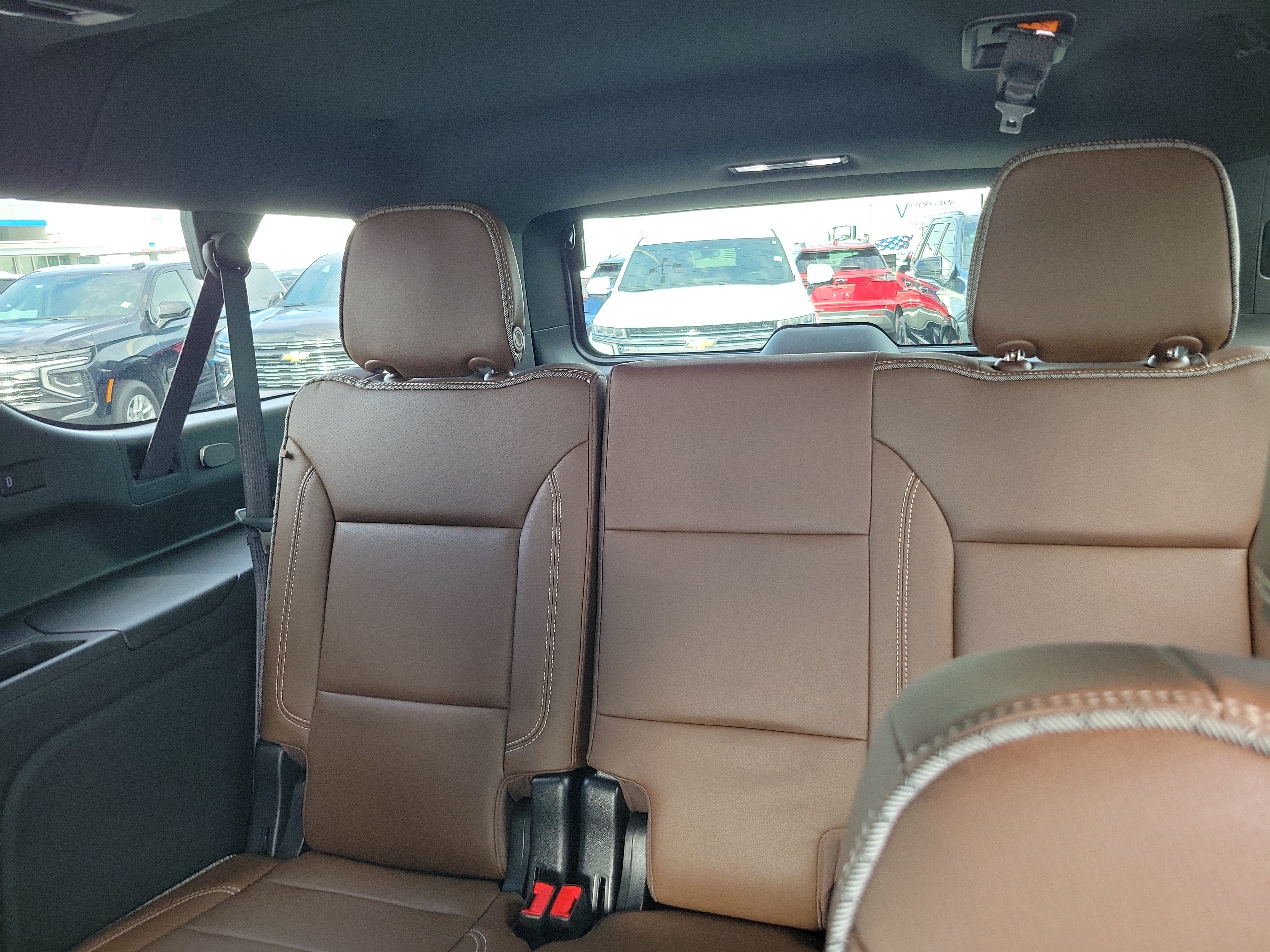 Used 2022 Chevrolet Suburban High Country w/ Premium Package RWD image 11