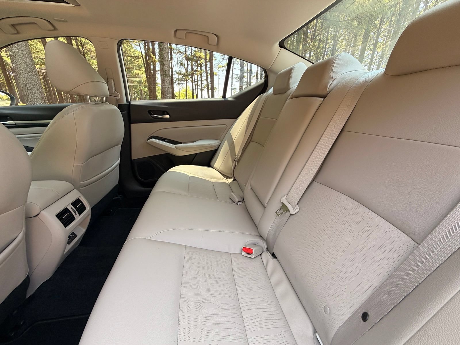 Used 2020 Nissan Altima 2.0 Platinum FWD image 14