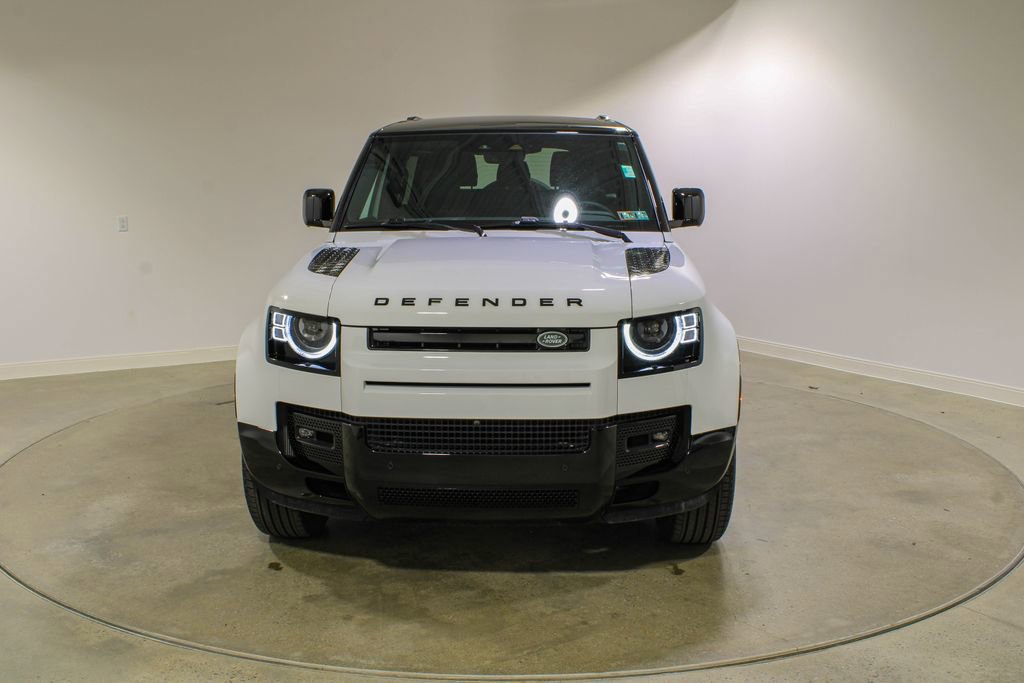 Used 2025 Land Rover Defender 90 X-Dynamic SE AWD/4WD image 8