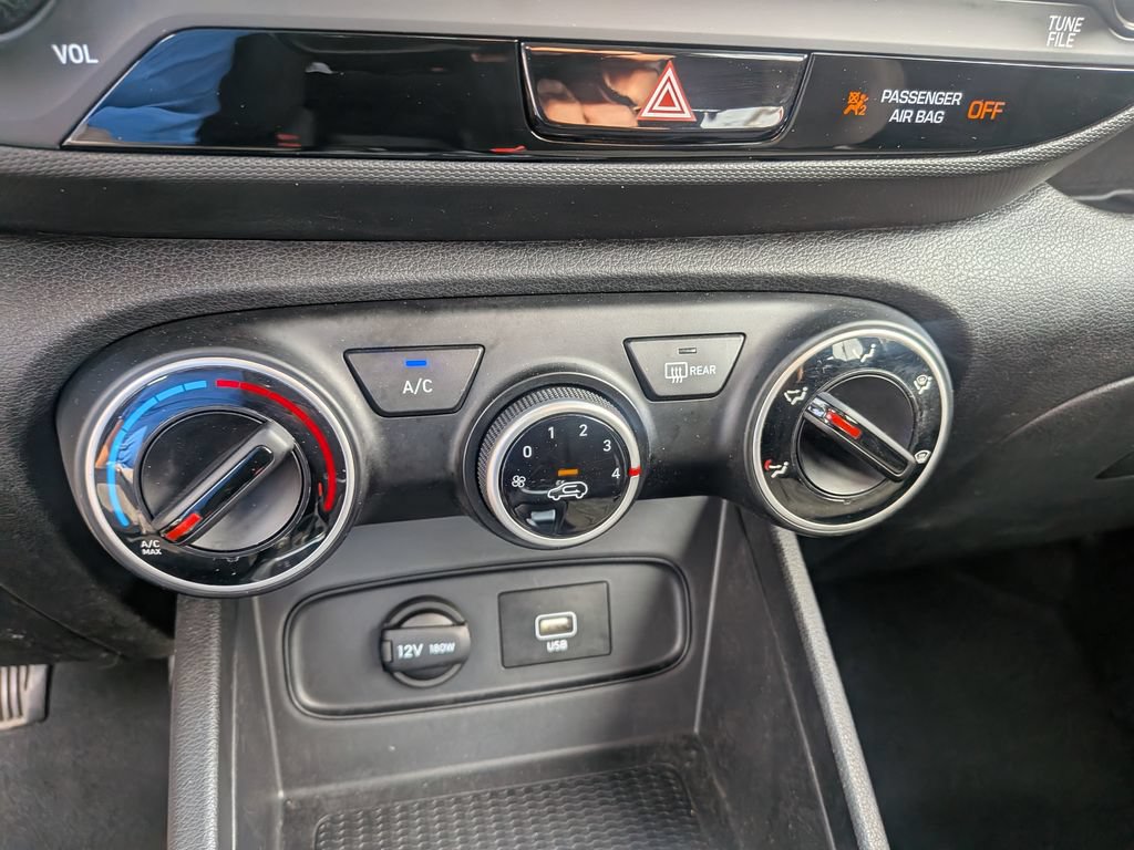 Used 2020 Hyundai Venue SE FWD image 16
