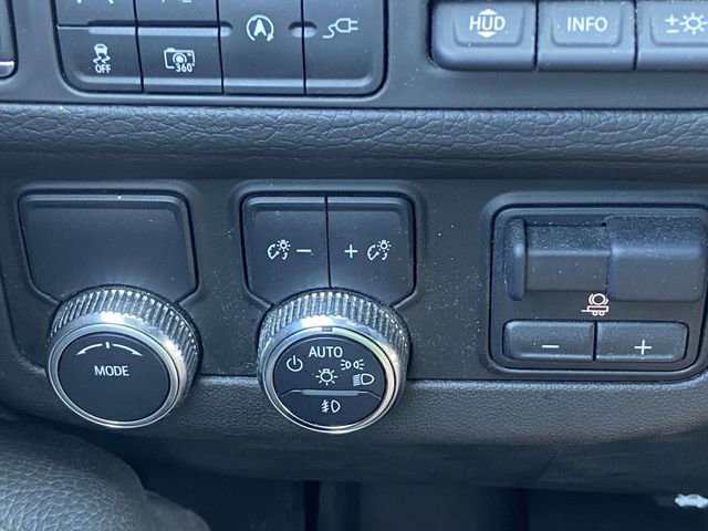 Used 2022 GMC Yukon Denali w/ Advanced Technology Package image 24