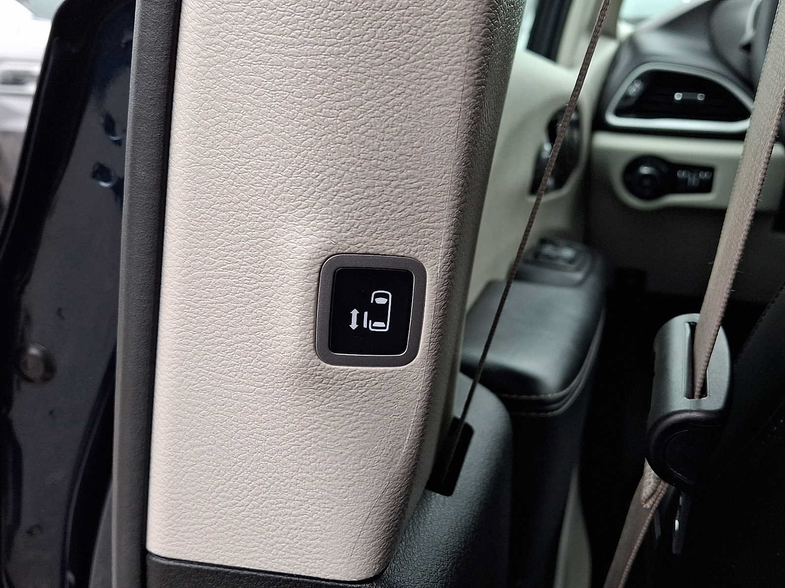 Certified 2023 Chrysler Pacifica Touring-L FWD image 14