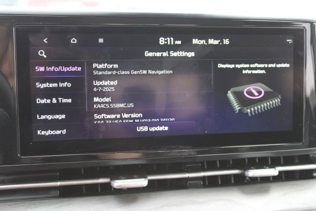 Used 2024 Kia Carnival EX image 28