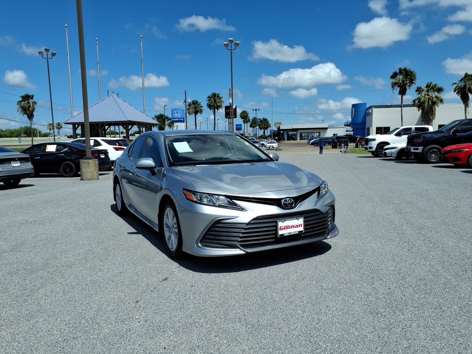 Used 2022 Toyota Camry LE FWD image 2