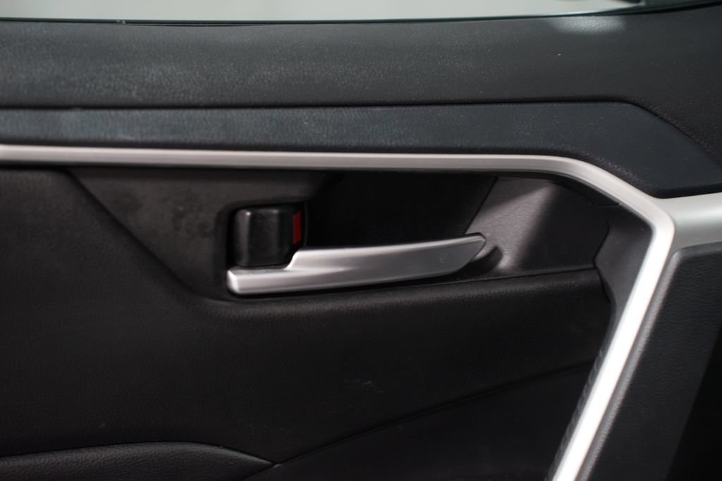 Used 2024 Toyota RAV4 XLE FWD image 32