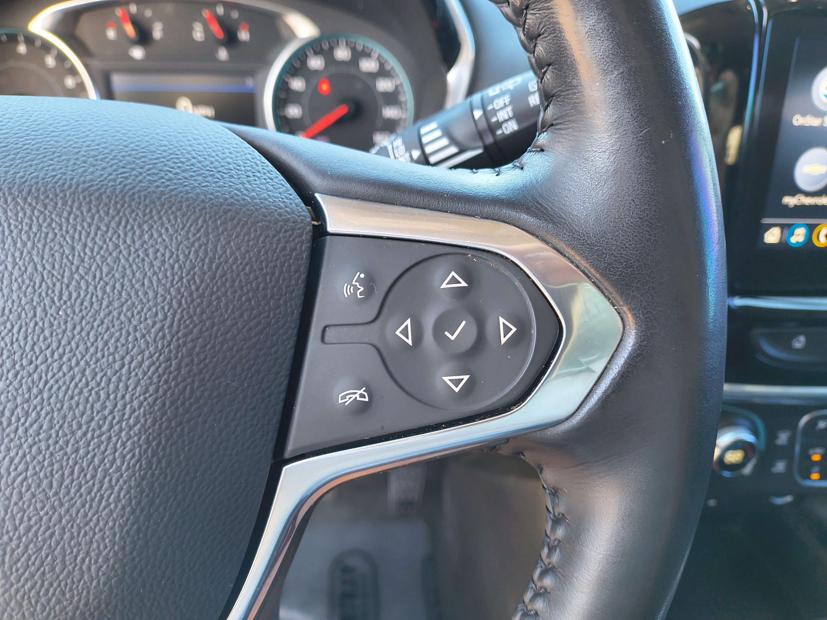 Used 2021 Chevrolet Traverse LT FWD image 29