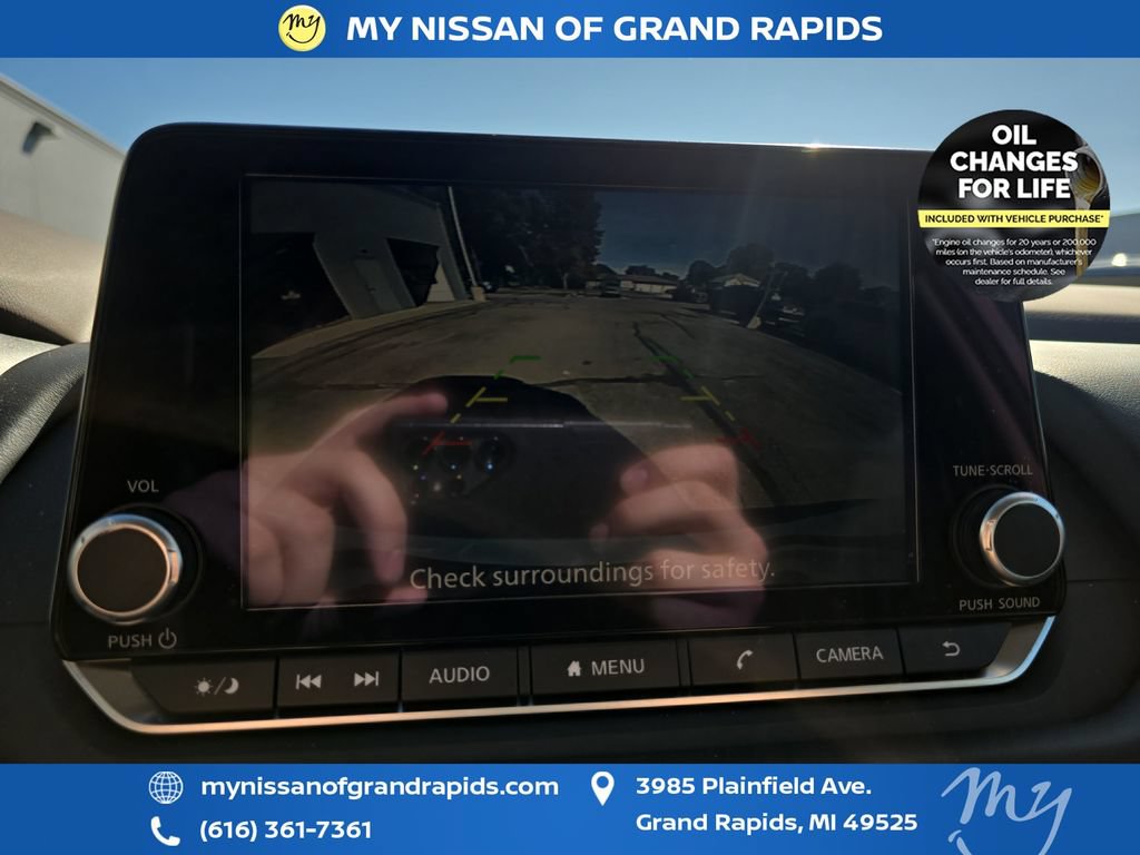 Used 2023 Nissan Rogue S AWD/4WD image 23