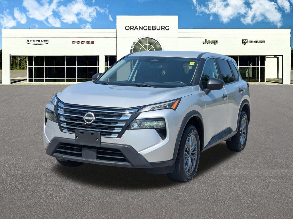 Used 2024 Nissan Rogue S AWD/4WD image 3