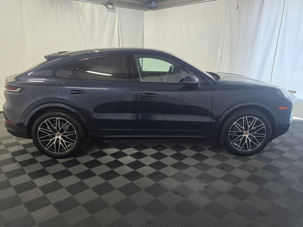 Certified 2025 Porsche Cayenne Coupe AWD/4WD image 8