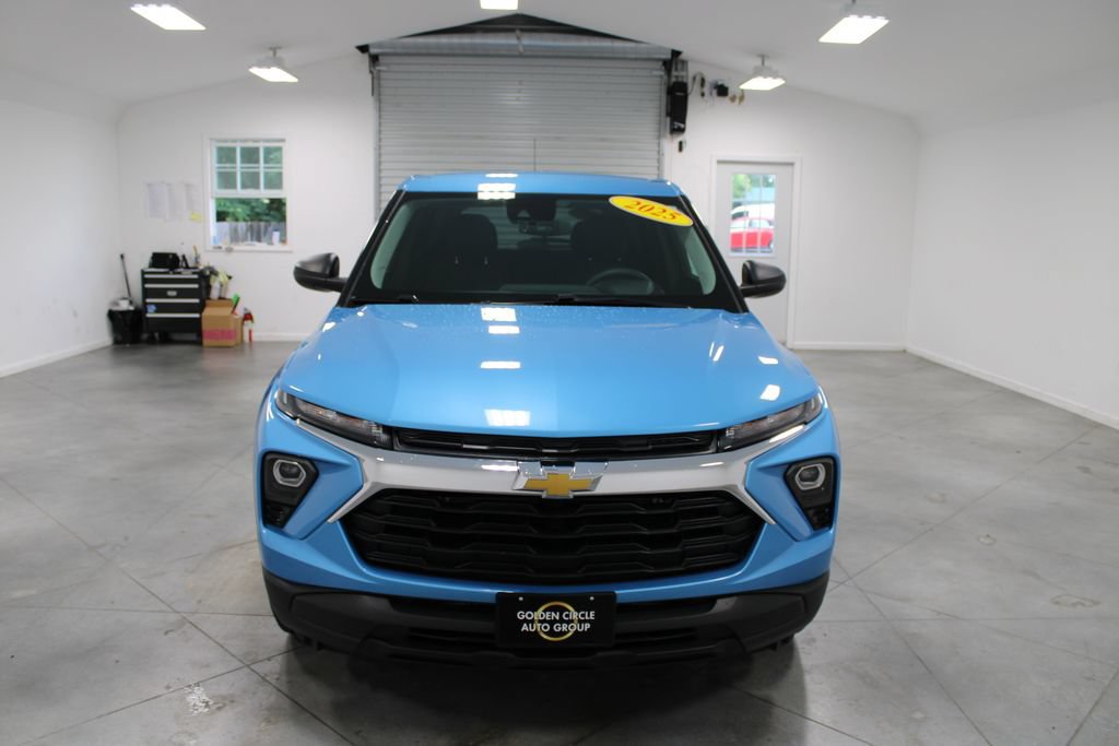 Used 2025 Chevrolet TrailBlazer LS w/ LS Convenience Package FWD image 3