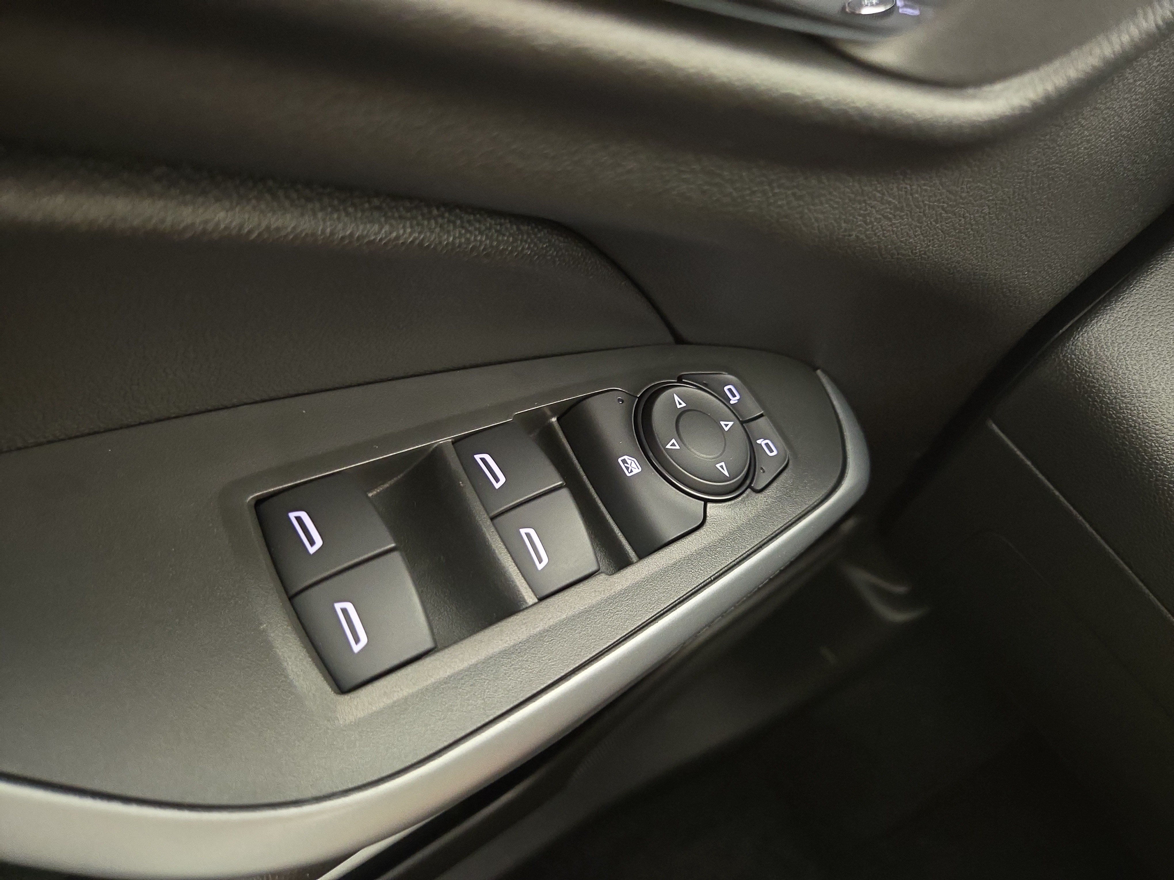 Certified 2024 Chevrolet Trax RS w/ Sunroof Package FWD image 29
