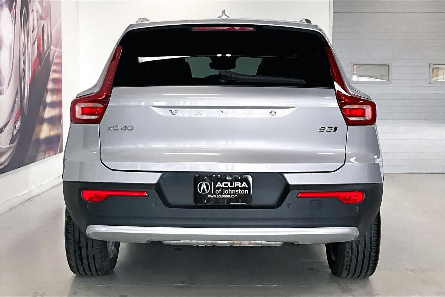 Used 2025 Volvo XC40 B5 Core AWD/4WD image 5