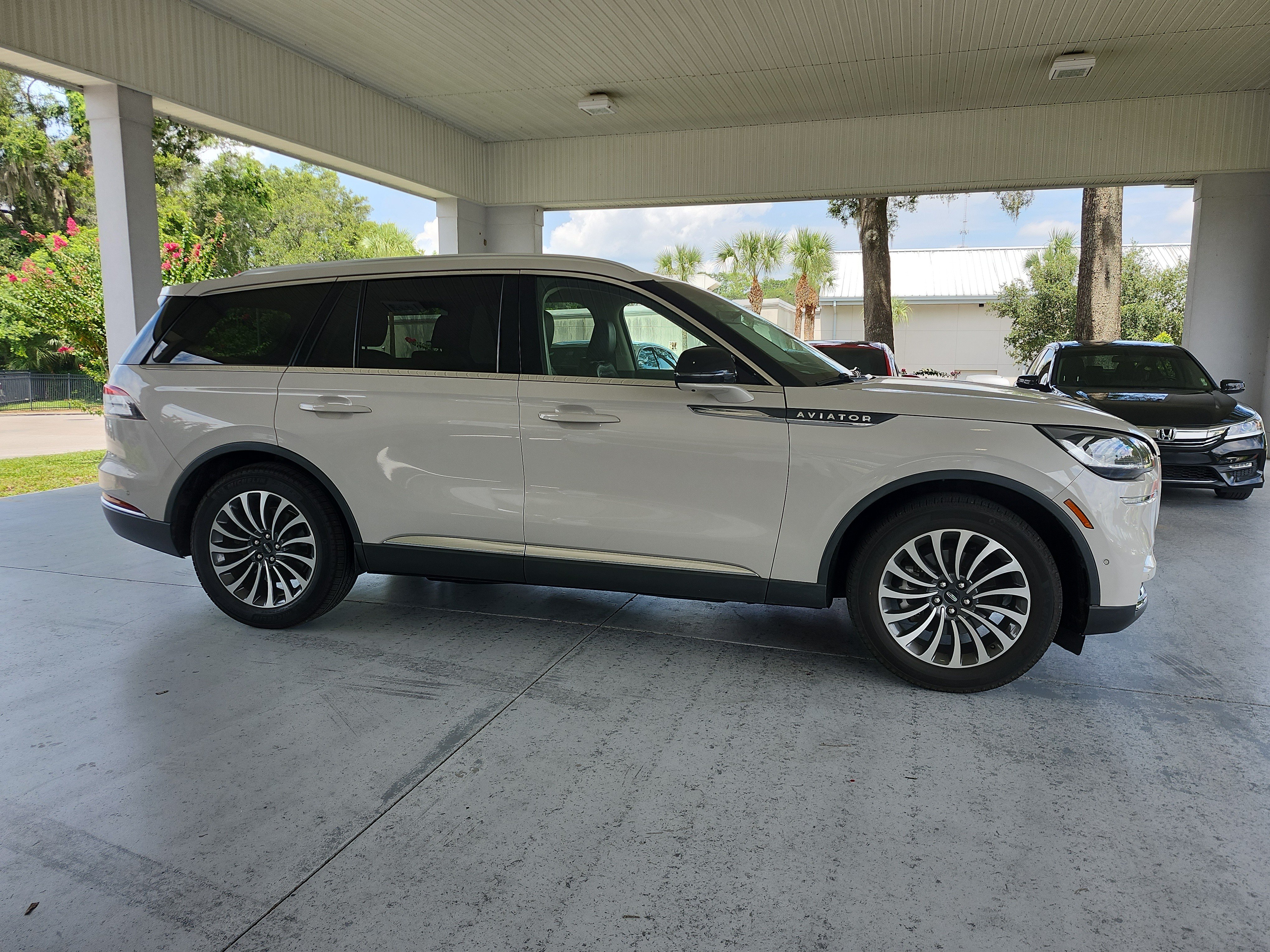Used 2024 Lincoln Aviator Reserve RWD image 6