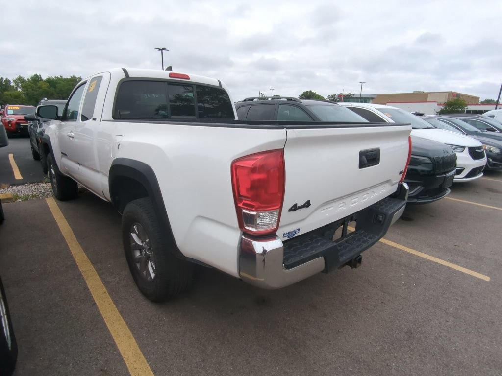 Used 2017 Toyota Tacoma SR5 w/ Tow Package AWD/4WD image 4