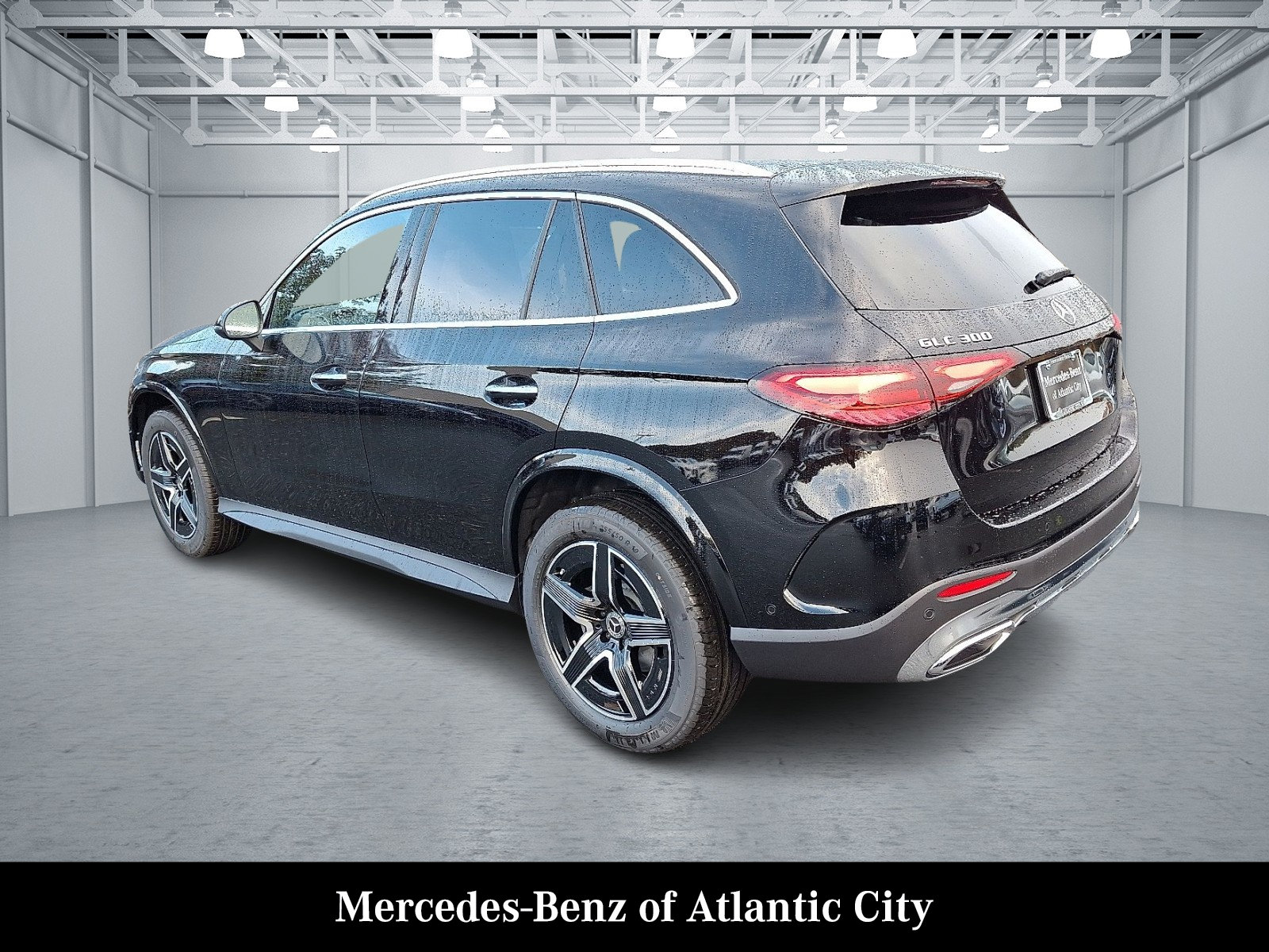 Used 2026 Mercedes-Benz GLC 300 4MATIC image 3