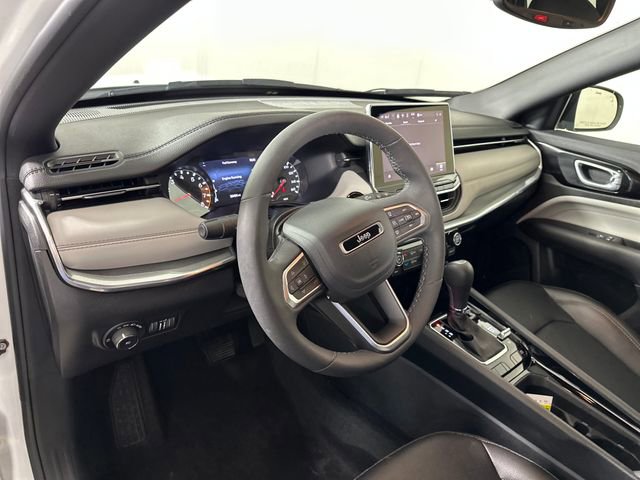 Used 2024 Jeep Compass Limited image 13