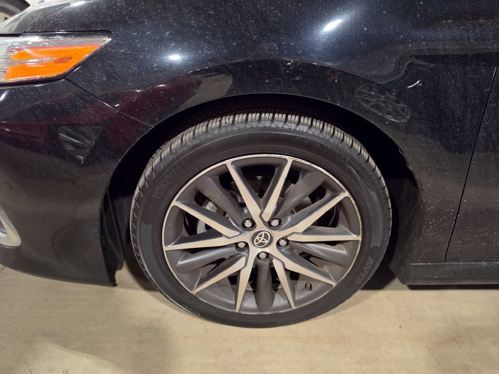 Used 2022 Toyota Camry XLE FWD image 3