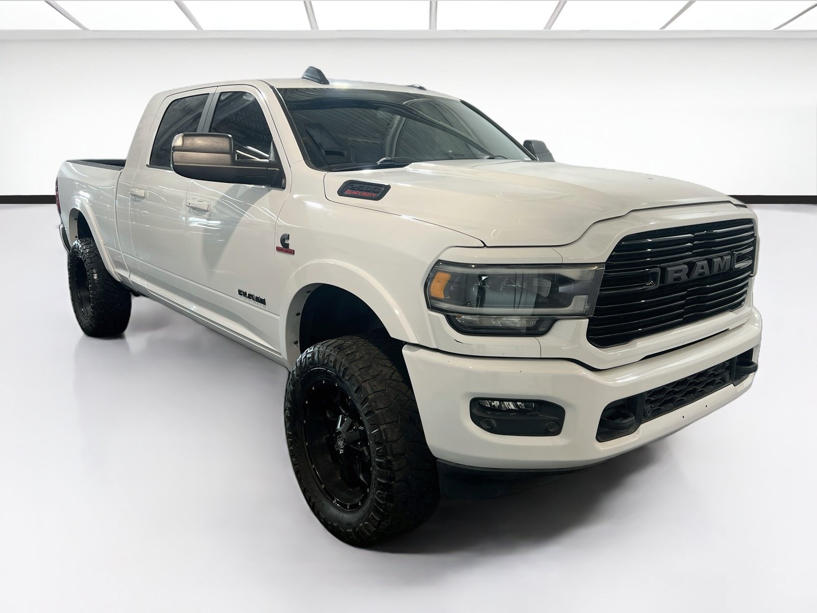 Used 2020 RAM 2500 Laramie w/ Night Edition AWD/4WD image 3