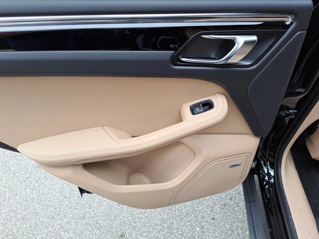 New 2026 Porsche Macan image 21