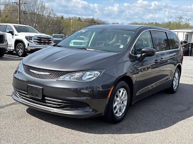Used 2017 Chrysler Pacifica Touring image 4