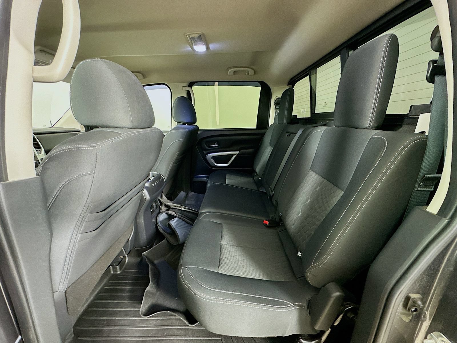 Used 2019 Nissan Titan SV w/ SV Convenience Package AWD/4WD image 35
