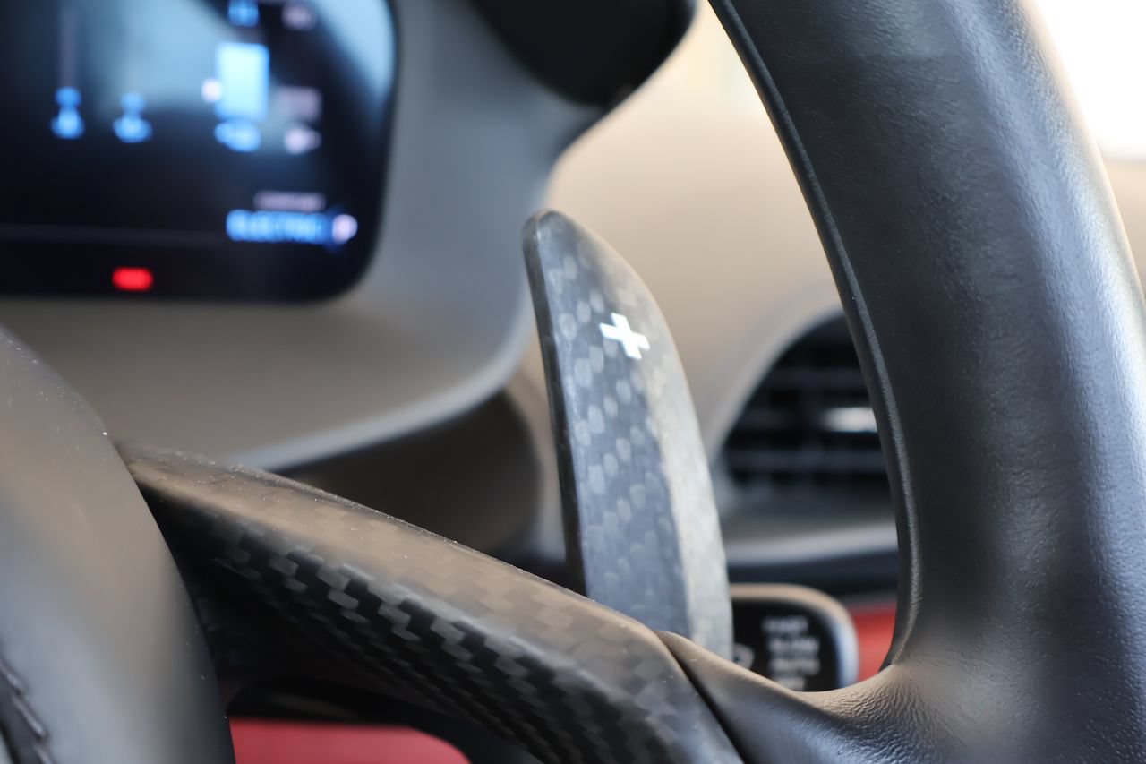 Used 2025 McLaren Artura Spider RWD image 20