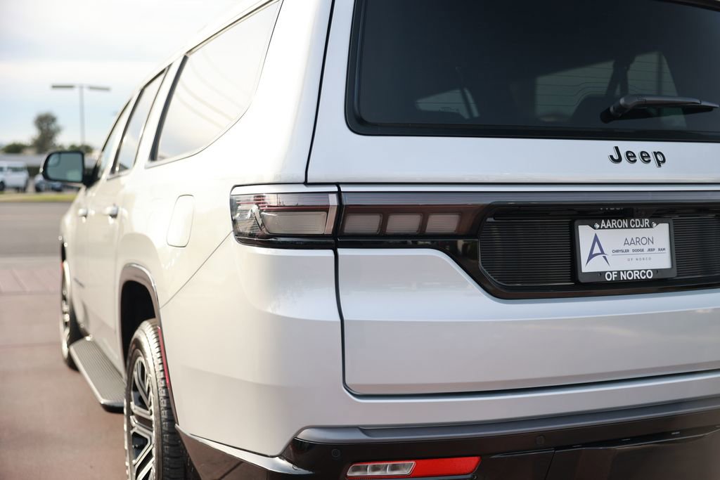 New 2026 Jeep Grand Wagoneer L 2WD w/ 8-Passenger Seating Package image 9