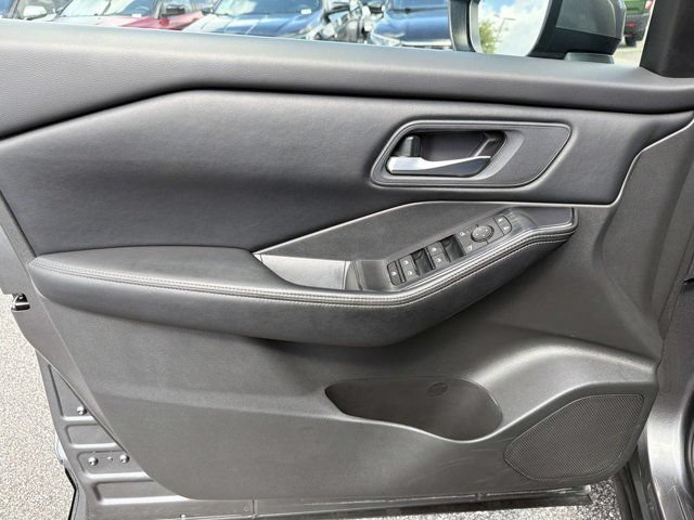 Used 2024 Nissan Rogue SV FWD image 7