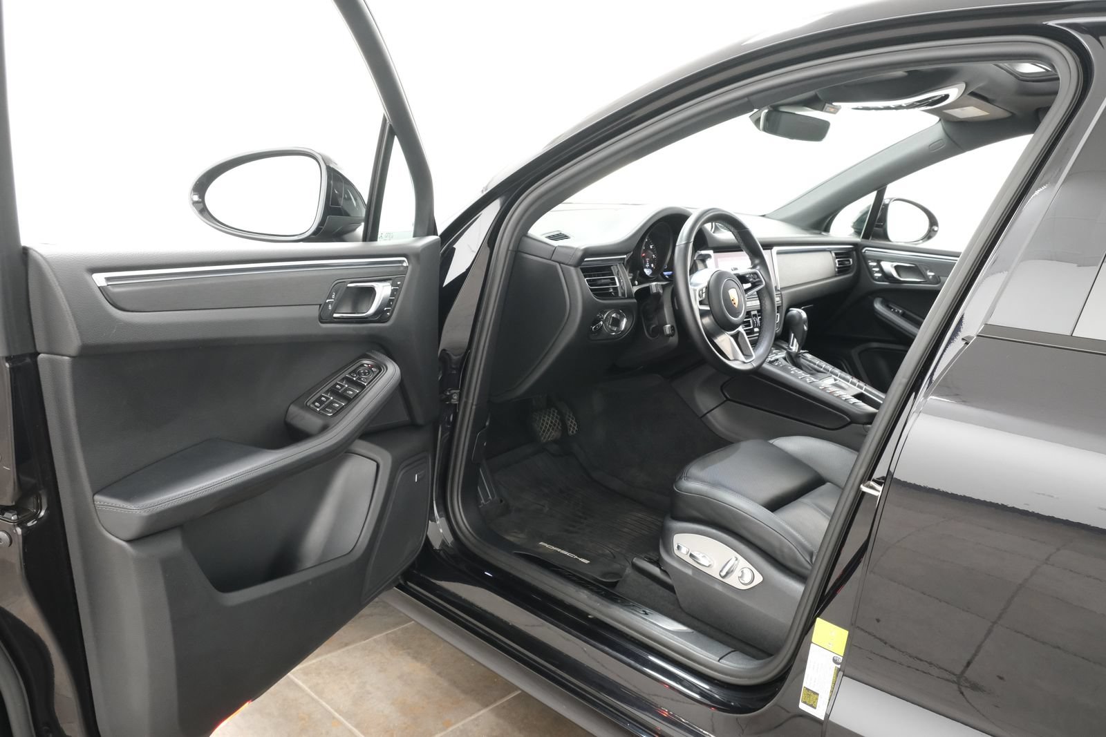 Used 2021 Porsche Macan GTS AWD/4WD image 25