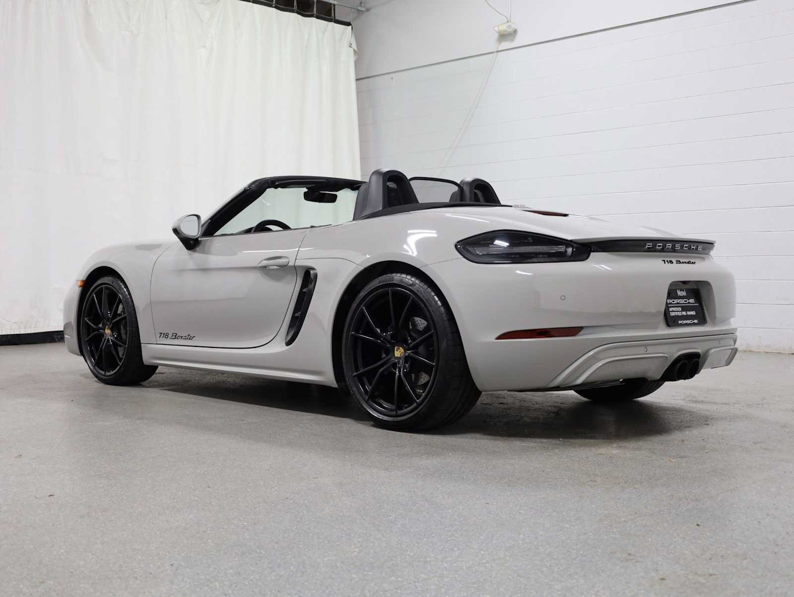 Used 2025 Porsche 718 Boxster RWD image 3