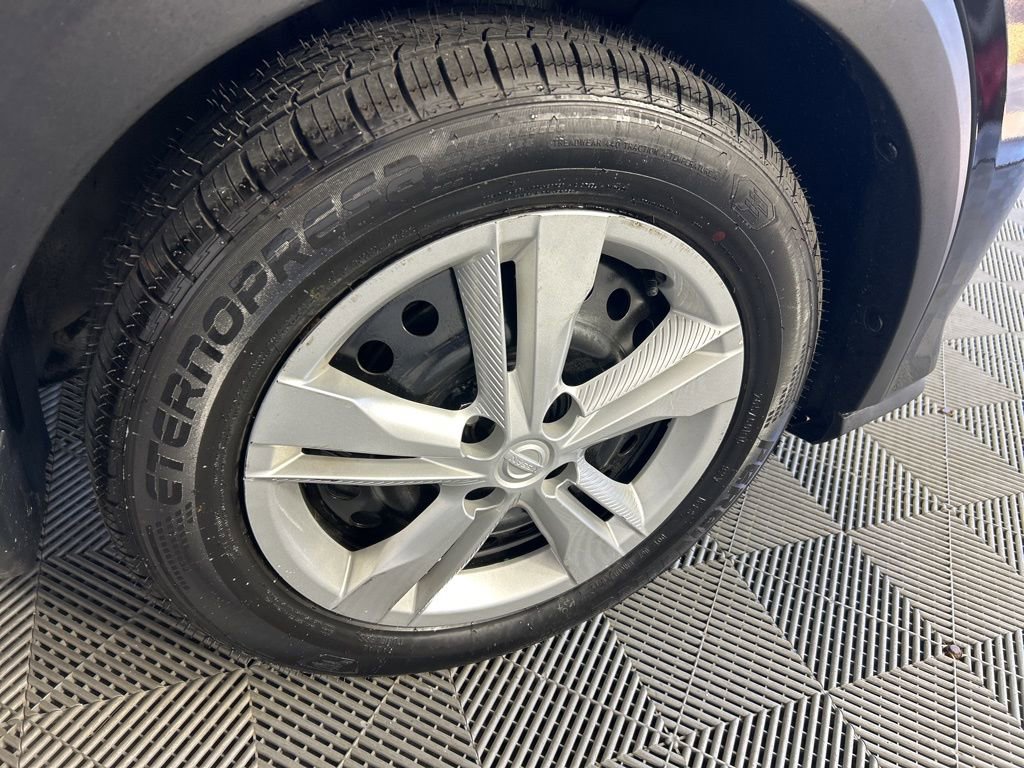 Used 2021 Nissan Kicks S image 4