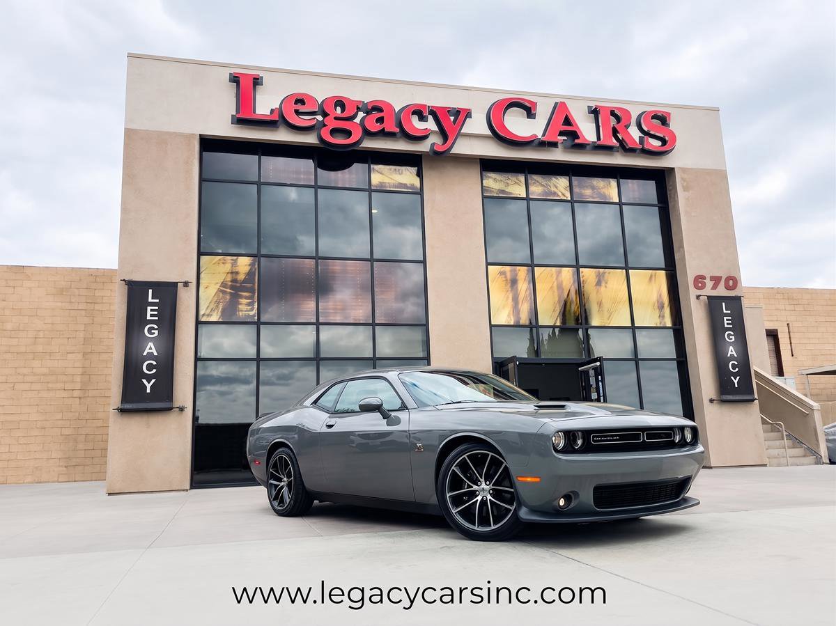 Used 2018 Dodge Challenger R/T Scat Pack RWD image 2