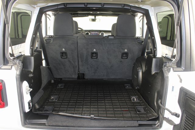Used 2020 Jeep Wrangler Unlimited Sahara image 17