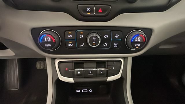 Used 2022 GMC Terrain SLT FWD image 23