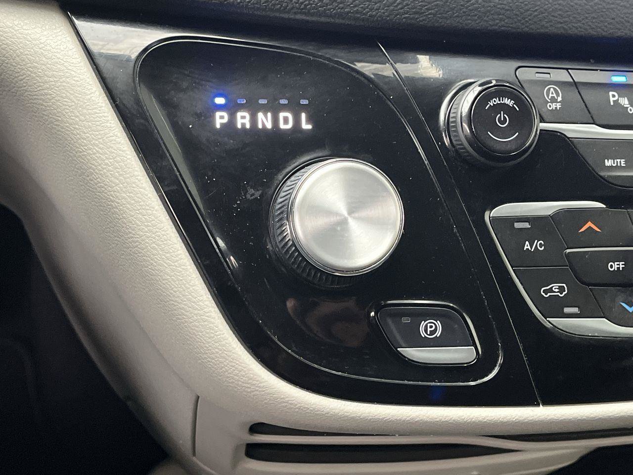 Used 2024 Chrysler Pacifica Touring-L FWD image 25