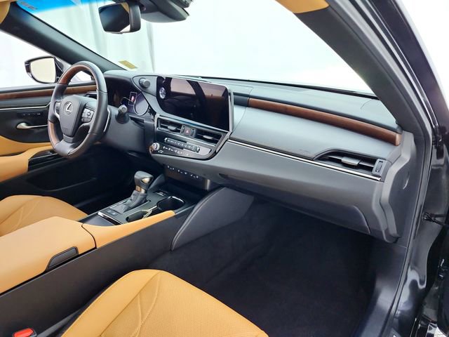 Used 2025 Lexus ES 300h w/ Accessory Package (Z2) FWD image 17