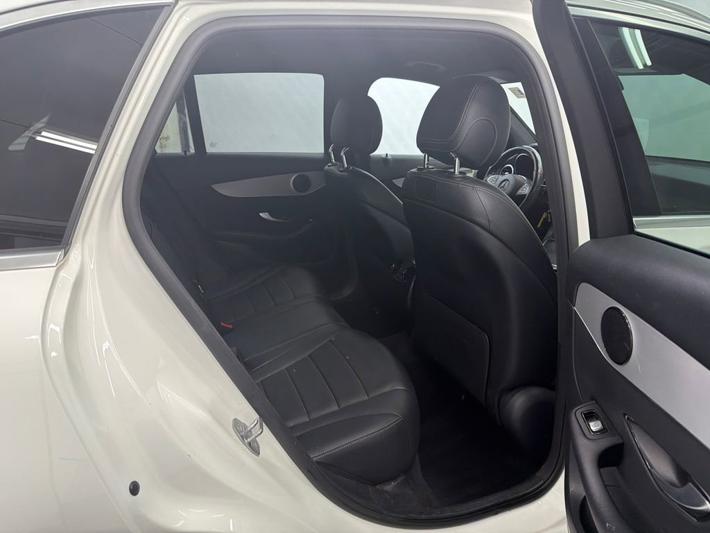 Used 2019 Mercedes-Benz GLC 300 w/ Premium Package image 17