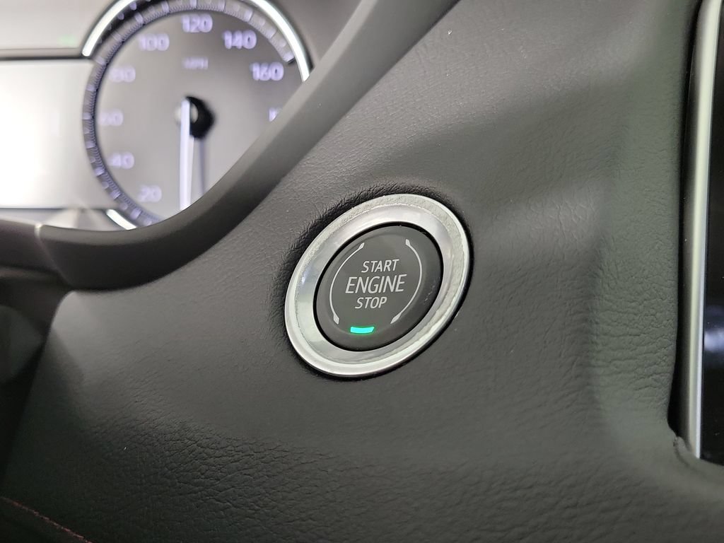 Certified 2022 Cadillac XT4 Sport FWD image 31