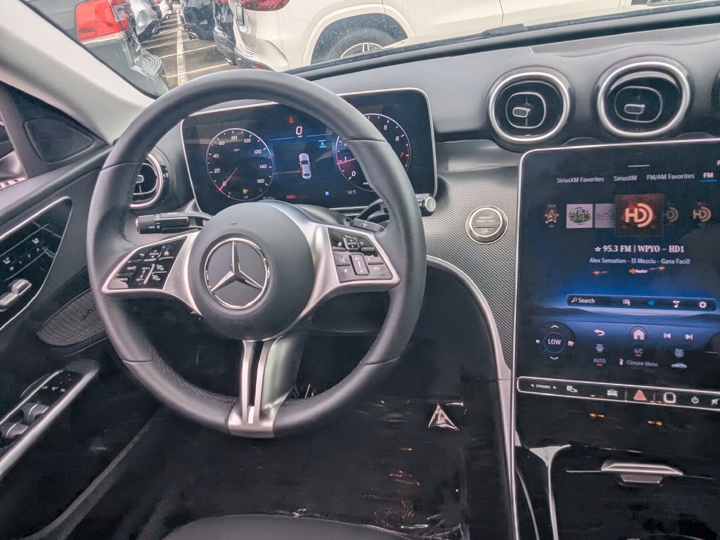 Used 2025 Mercedes-Benz C 300 4MATIC Sedan image 3