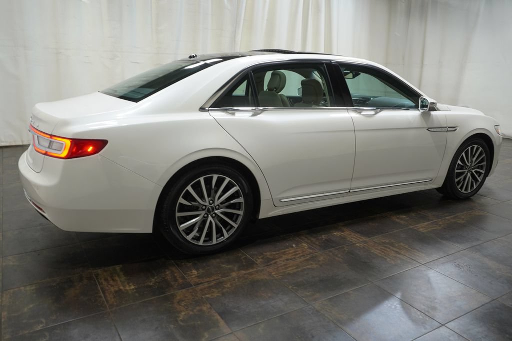 Used 2017 Lincoln Continental Select FWD image 4