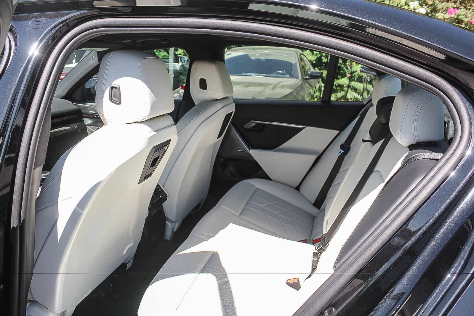 Used 2026 BMW 530i w/ M Sport Package RWD image 17
