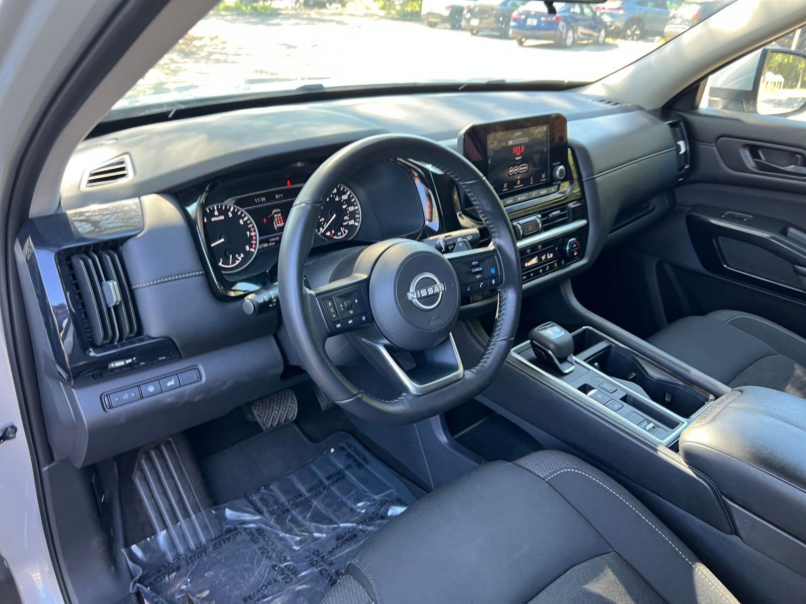 Used 2025 Nissan Pathfinder SV image 28