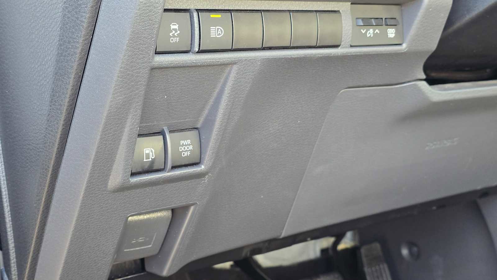 Used 2024 Toyota Sienna LE image 27