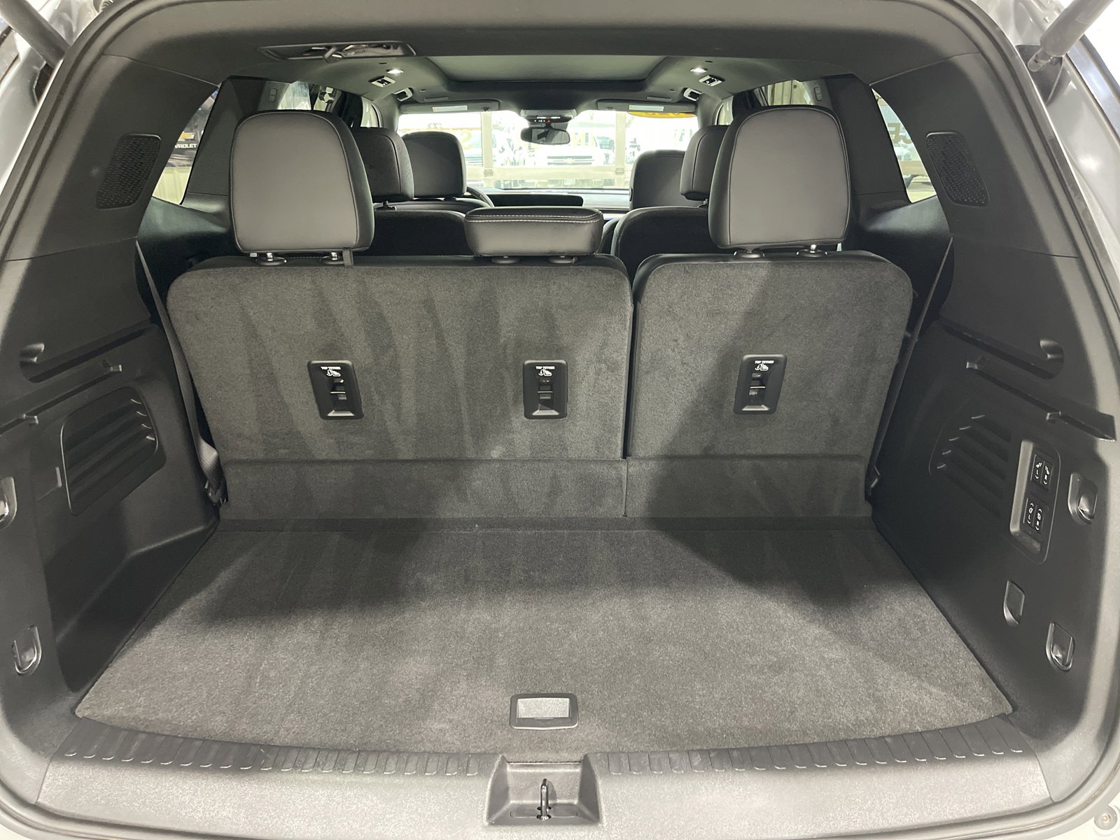 Used 2025 Buick Enclave Avenir w/ Trailering Package, 5000 lbs. AWD/4WD image 14