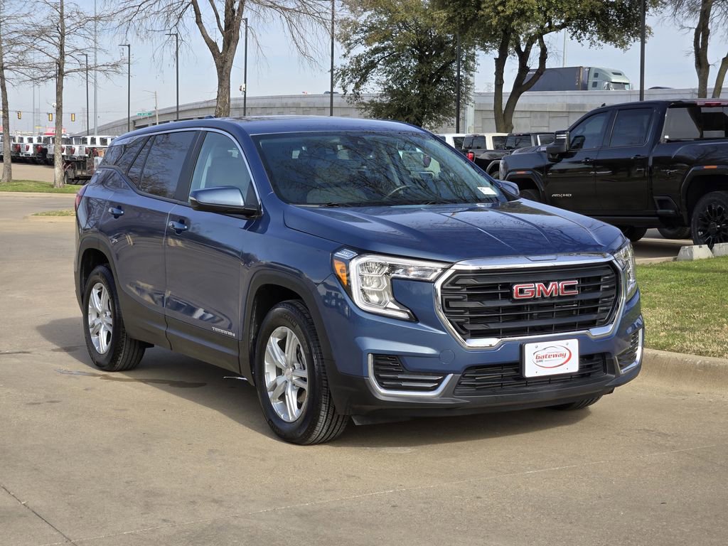 Used 2024 GMC Terrain SLE w/ Fleet Convenience Package image 4