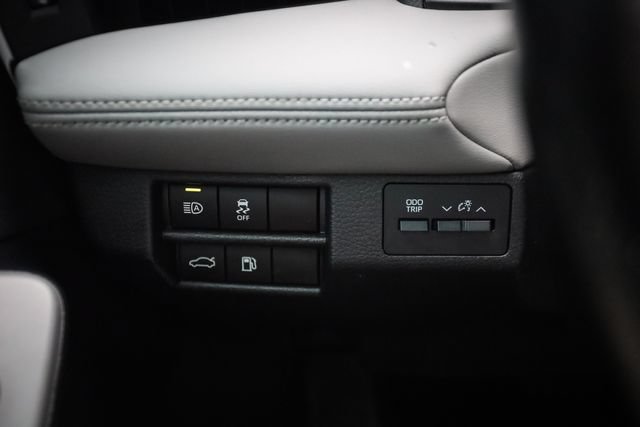 Used 2020 Toyota Avalon XLE w/ Moonroof Package FWD image 41