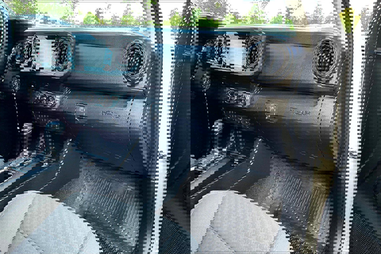 Used 2023 Toyota Tacoma SR w/ SR Convenience Package image 14