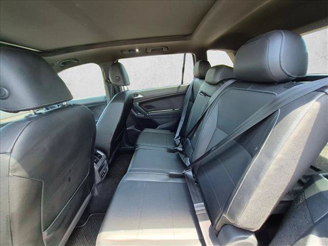 Used 2018 Volkswagen Tiguan SEL w/ R-Line Package FWD image 13