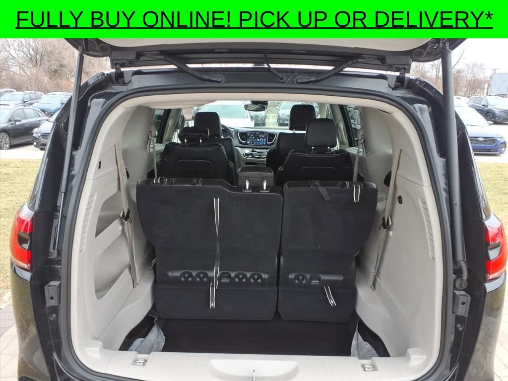 Used 2024 Chrysler Pacifica Touring-L image 29