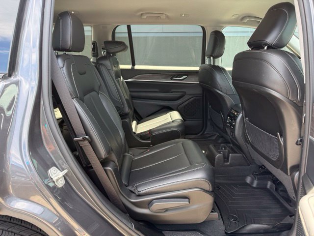 Used 2023 Jeep Grand Cherokee L Limited AWD/4WD image 11